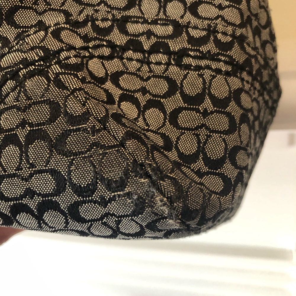 Coach Handbag. - Picture 5 of 8